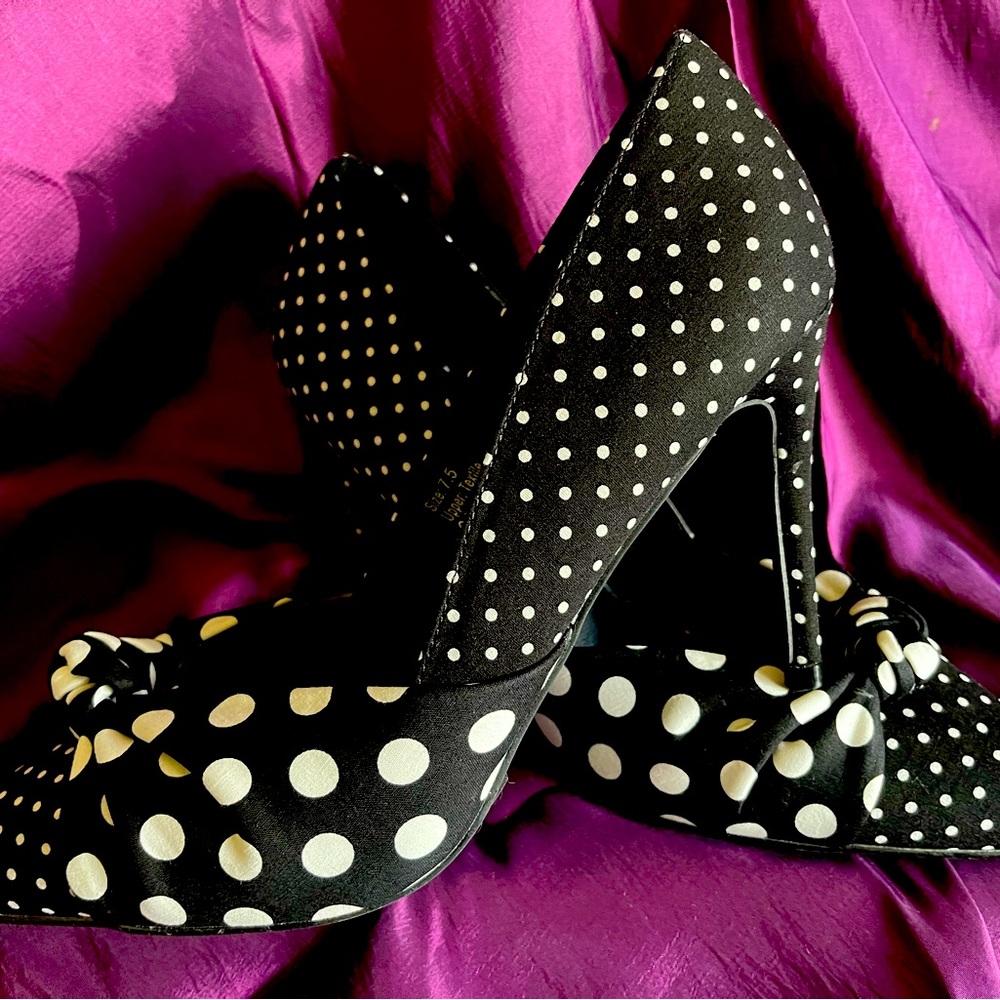 Black and white Polk a dot heels